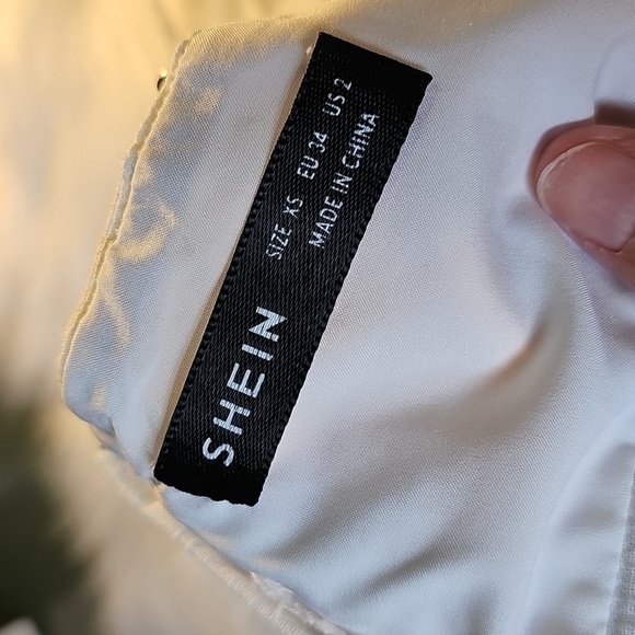 Shein Crop Top With Enbroidery. Size 2. Completly Lined. White. - Picture 7 of 8